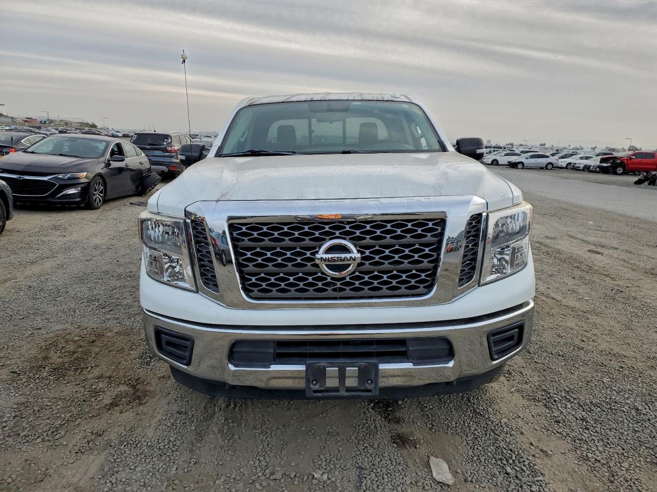 2018 NISSAN TITAN XD S photo 5