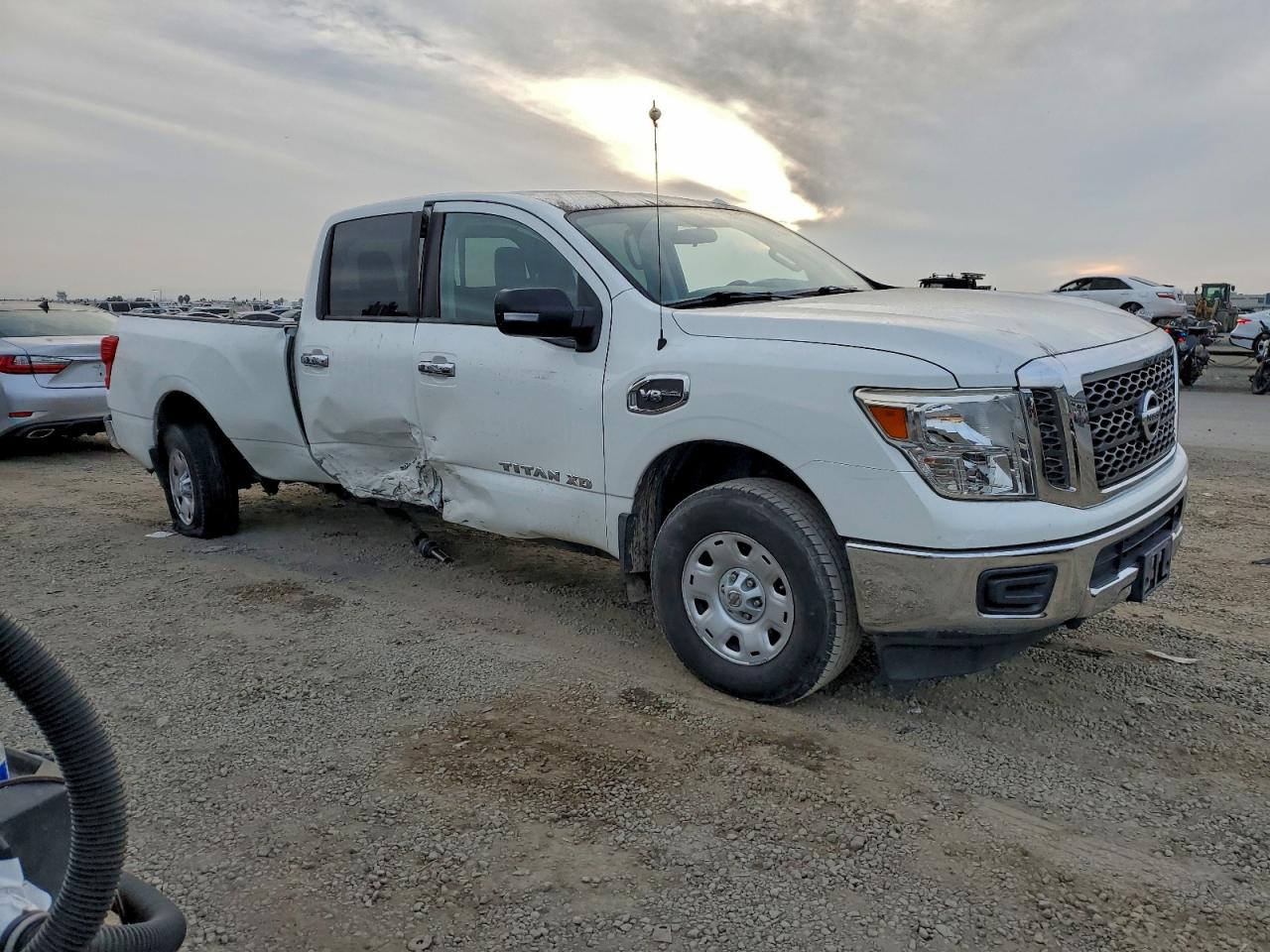 2018 NISSAN TITAN XD S photo 4