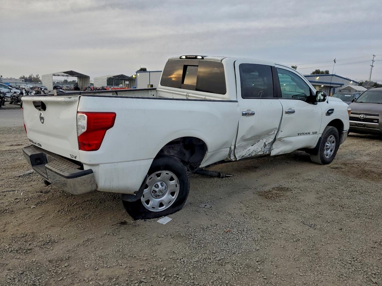 2018 NISSAN TITAN XD S photo 3