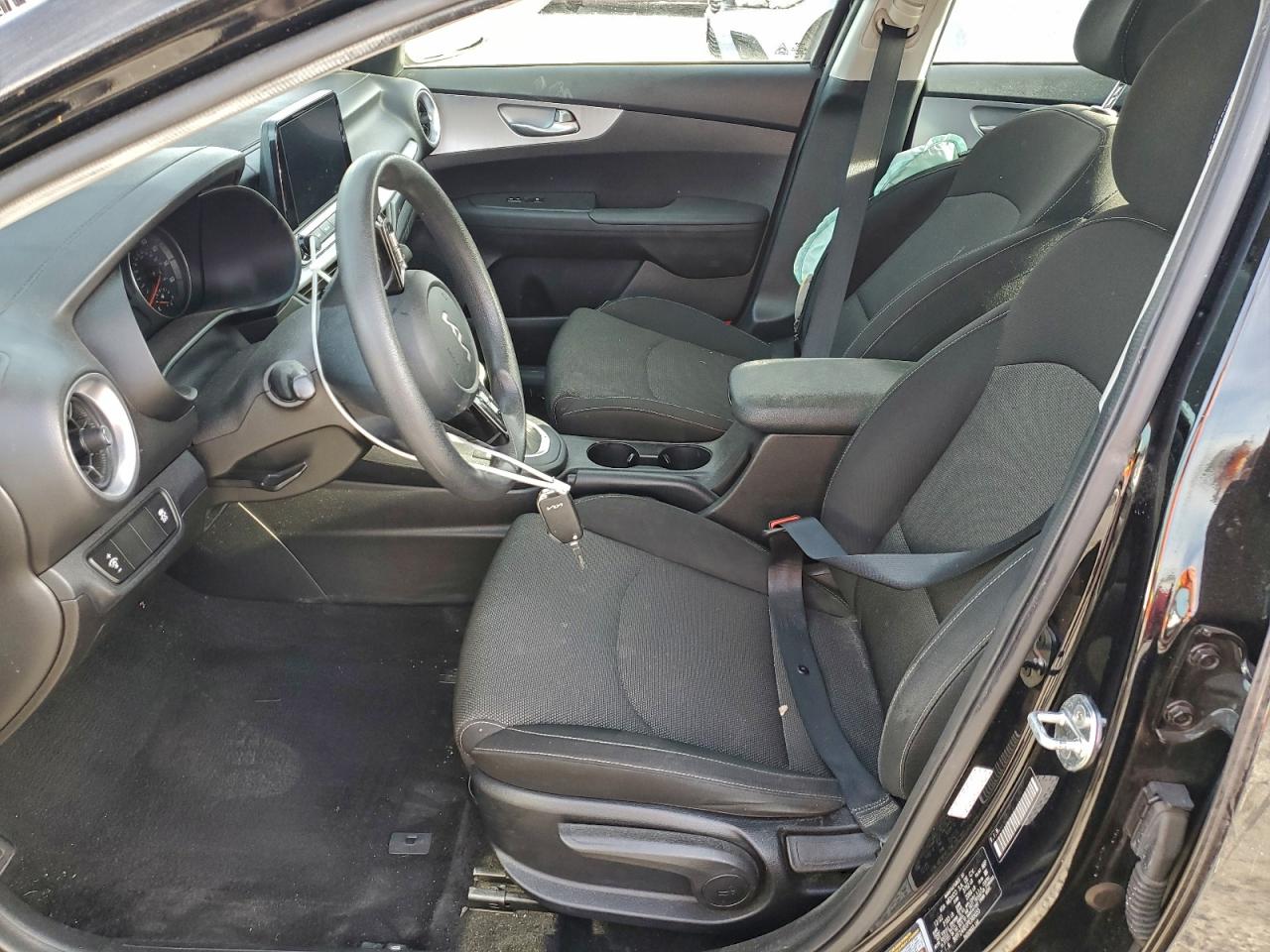 2023 KIA FORTE photo 7