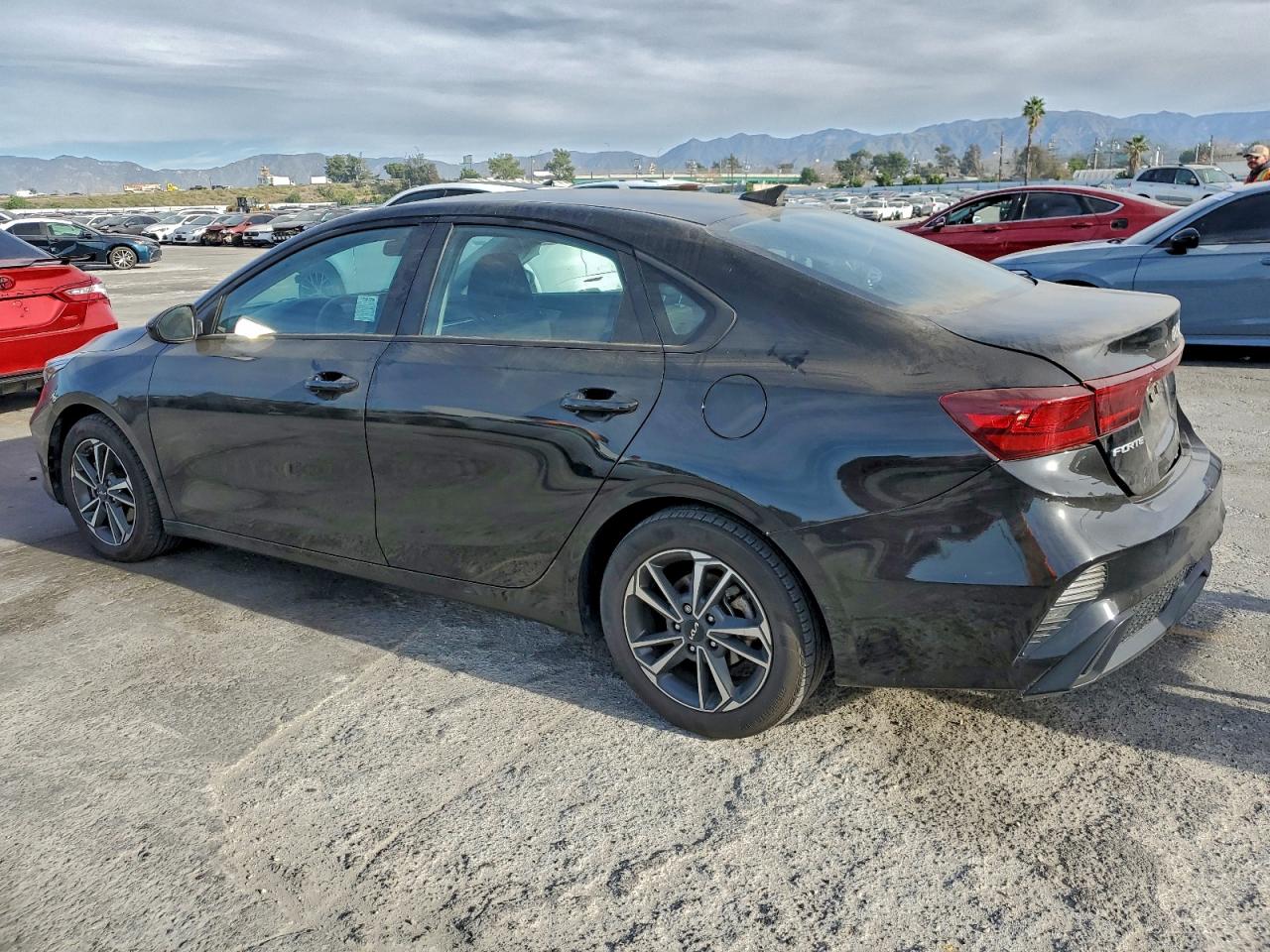2023 KIA FORTE photo 2