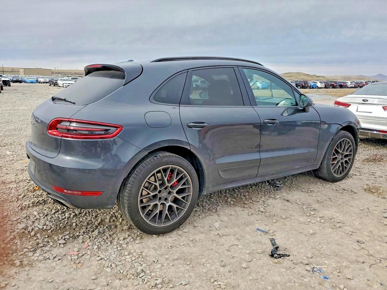 2017 PORSCHE MACAN TURBO photo 3
