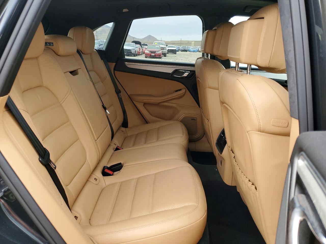 2017 PORSCHE MACAN TURBO photo 10
