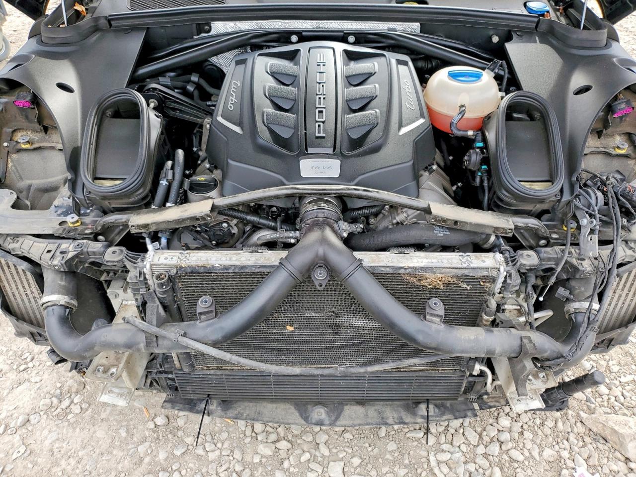 2017 PORSCHE MACAN TURBO photo 11
