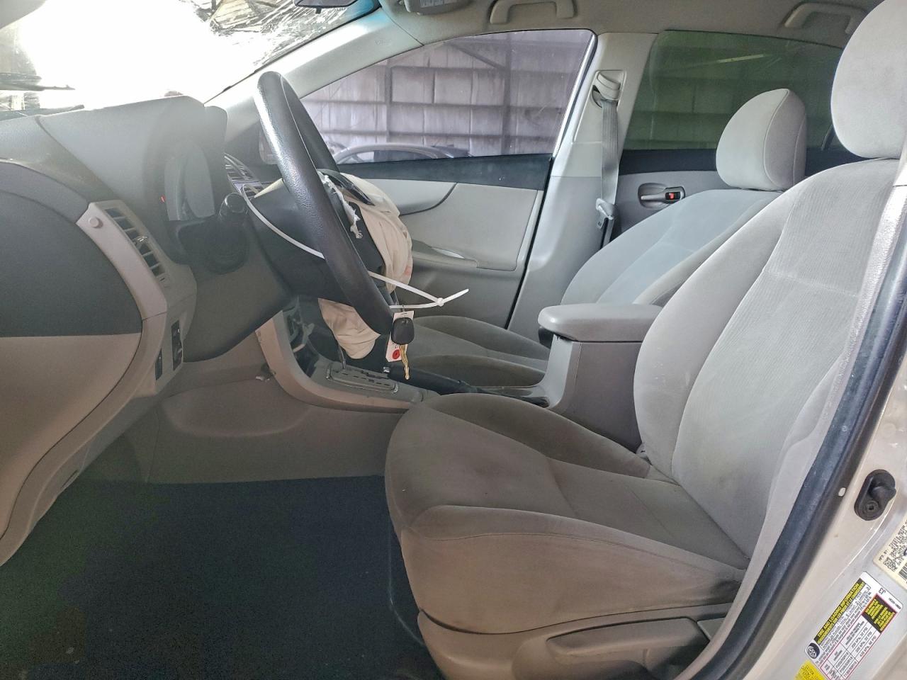 2013 TOYOTA COROLLA BASE photo 7