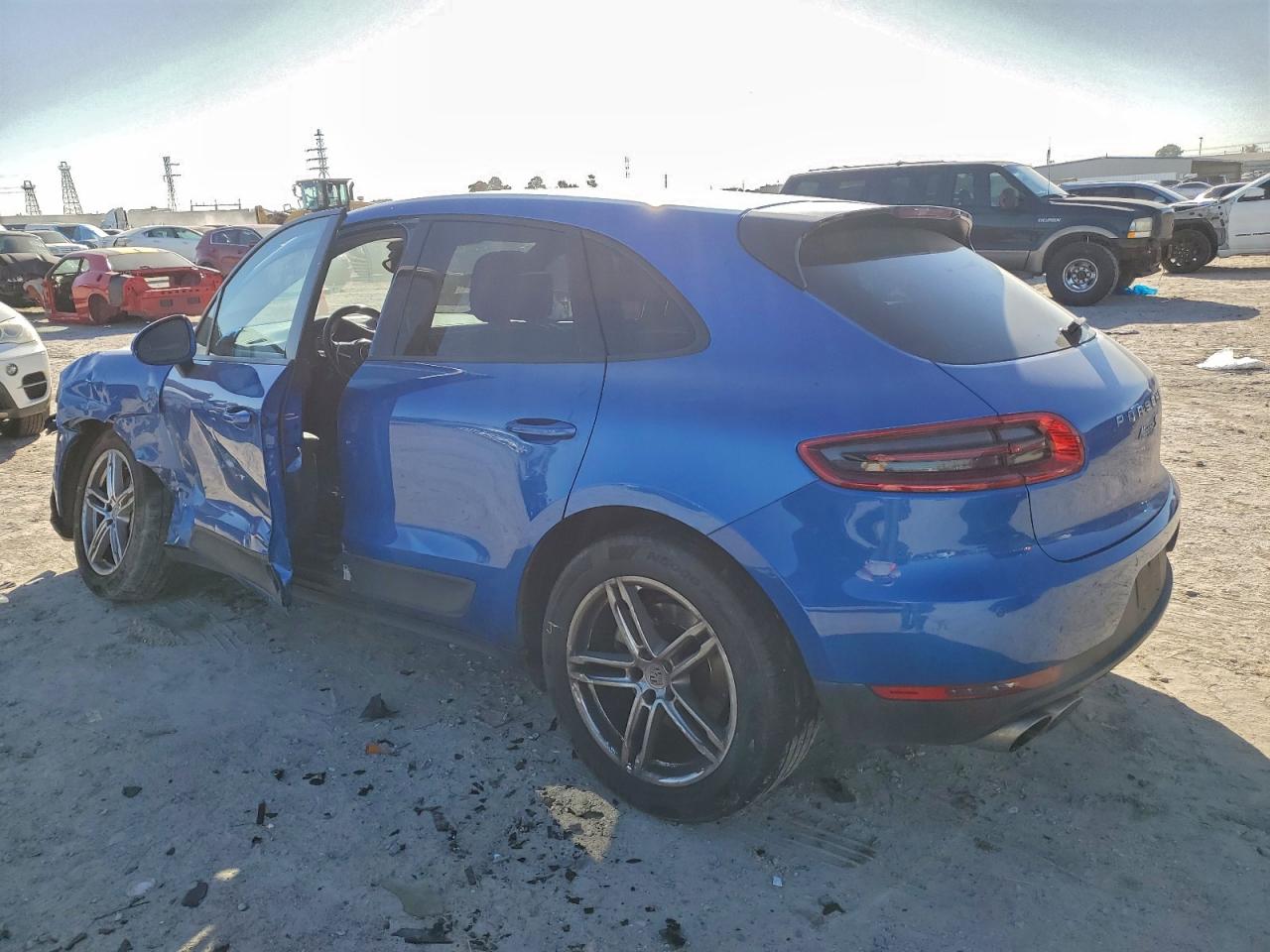 2015 PORSCHE MACAN S photo 2