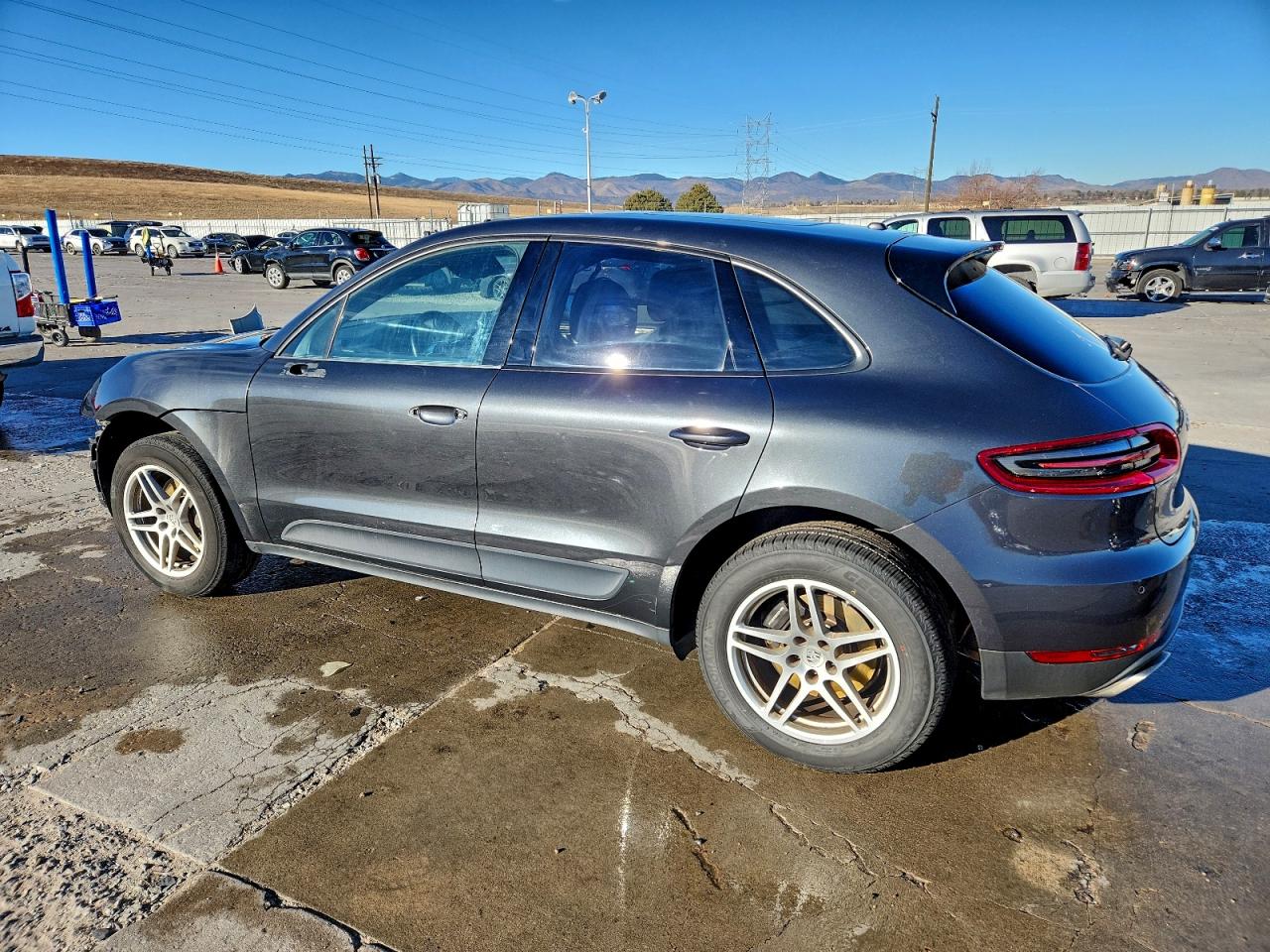 2017 PORSCHE MACAN photo 2