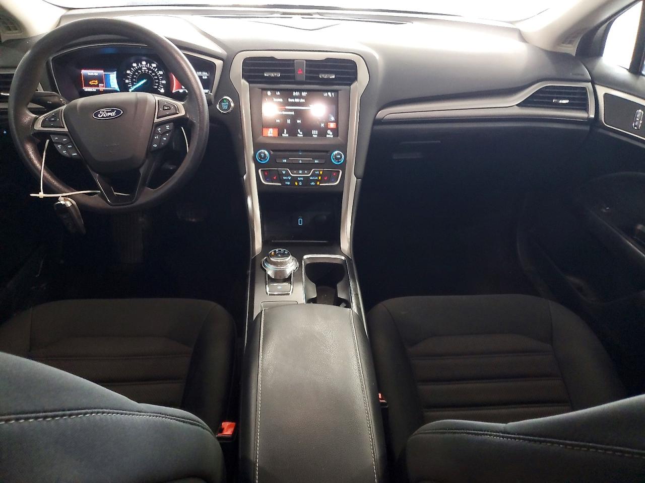 2018 FORD FUSION SE photo 8