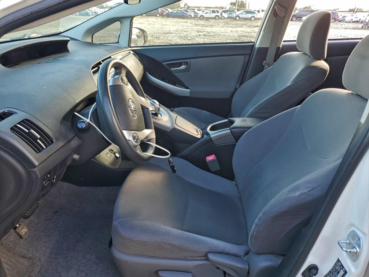 2013 TOYOTA PRIUS photo 7