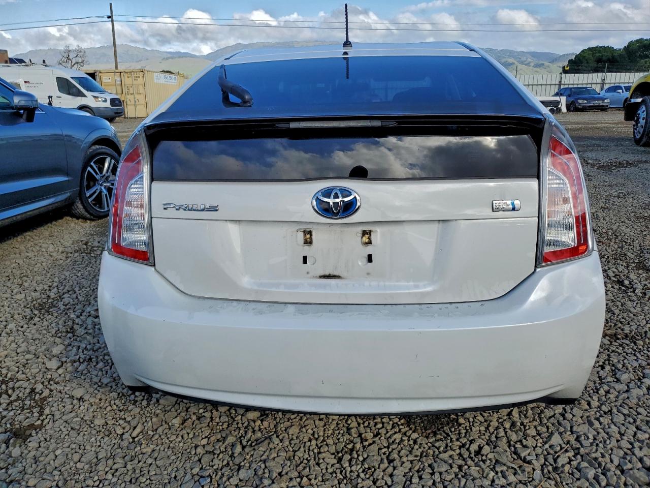 2013 TOYOTA PRIUS photo 6