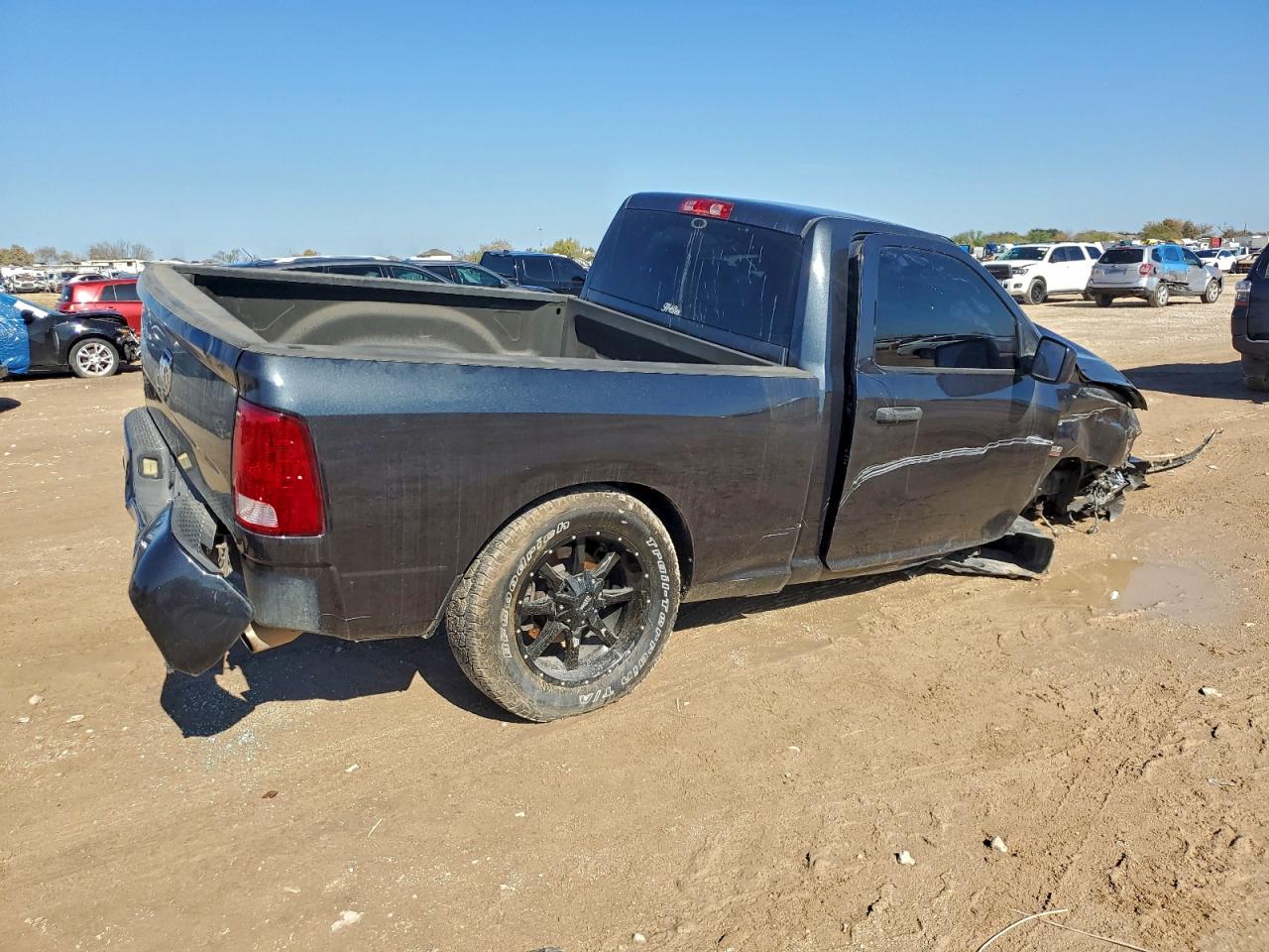 2014 RAM 1500 ST photo 3
