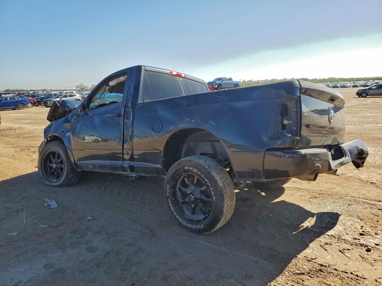 2014 RAM 1500 ST photo 2