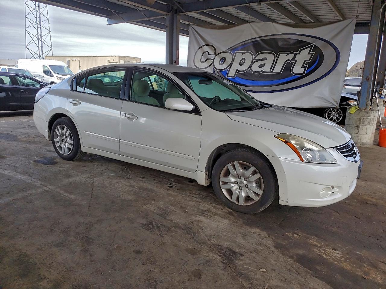 2011 NISSAN ALTIMA BASE photo 4