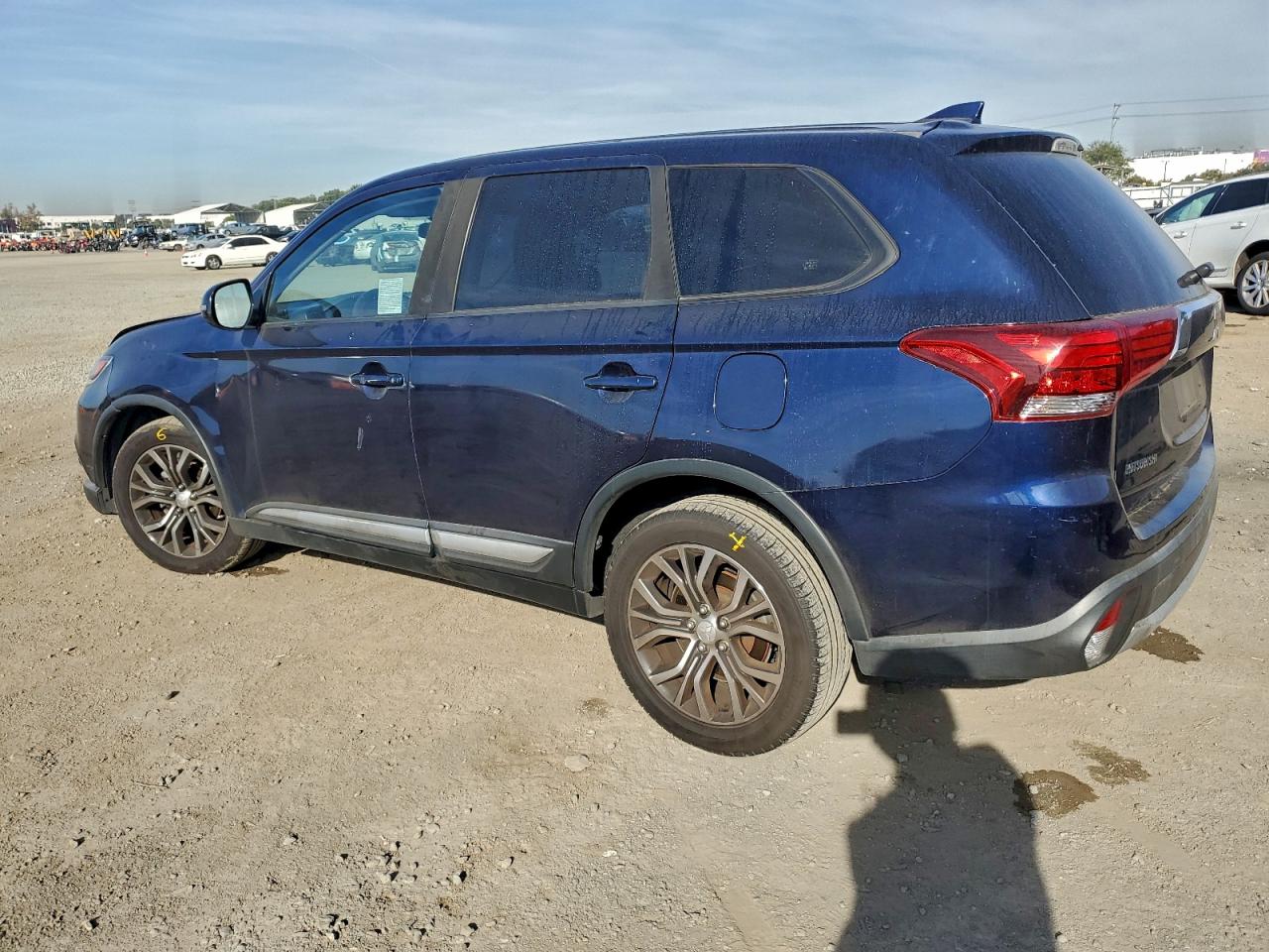 2017 MITSUBISHI OUTLANDER SE photo 2