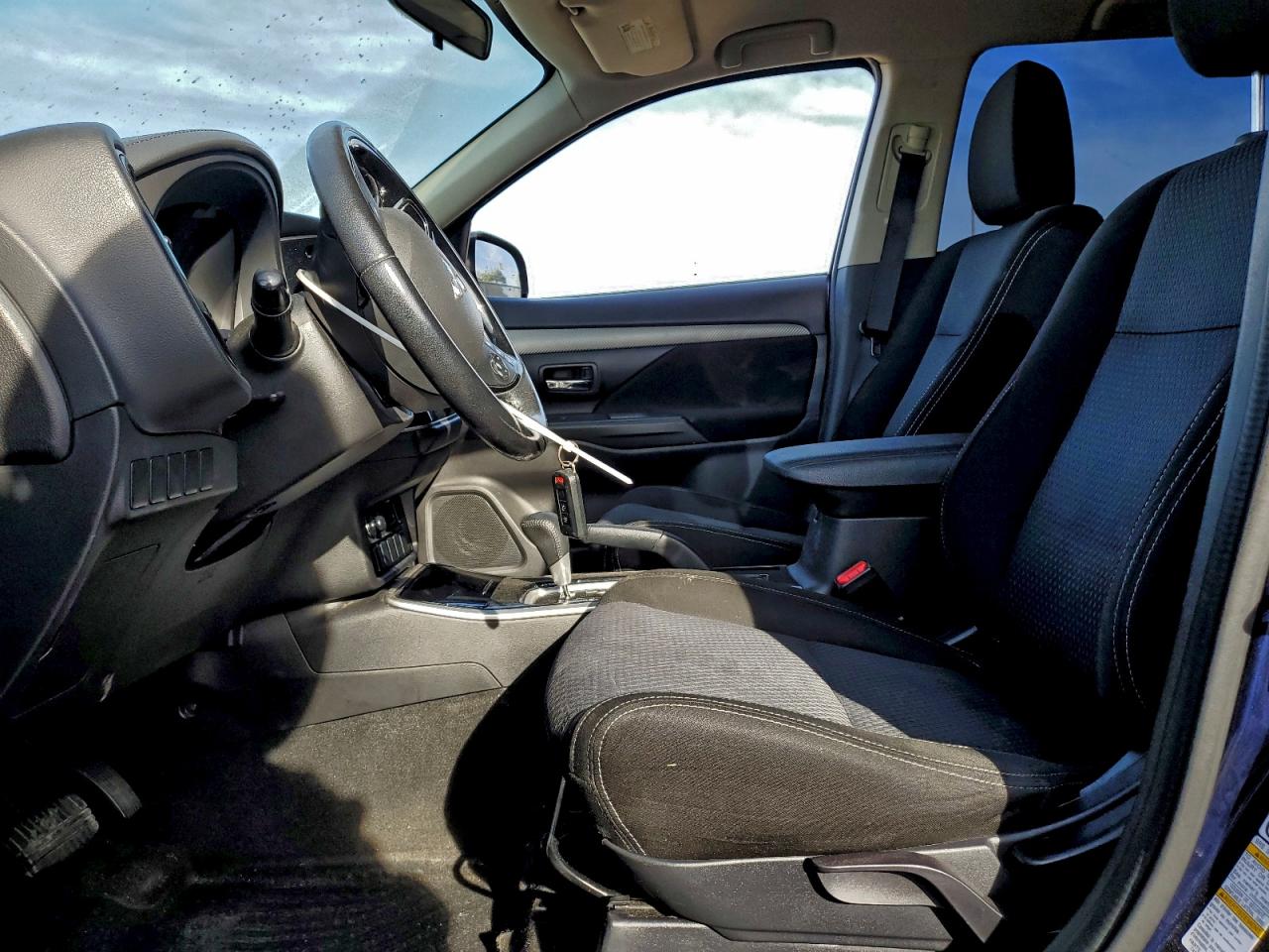 2017 MITSUBISHI OUTLANDER SE photo 7