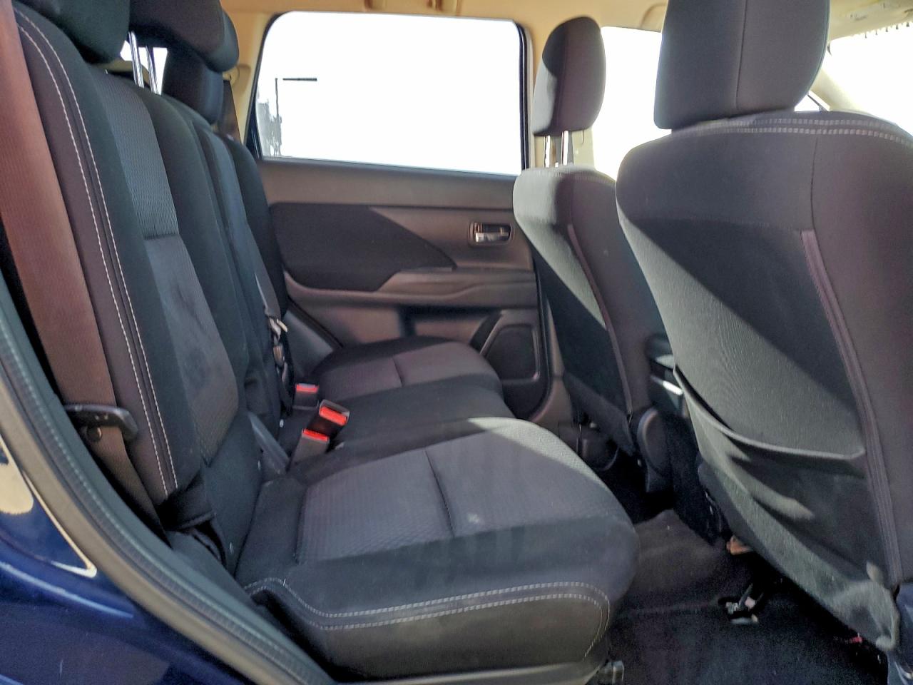 2017 MITSUBISHI OUTLANDER SE photo 11