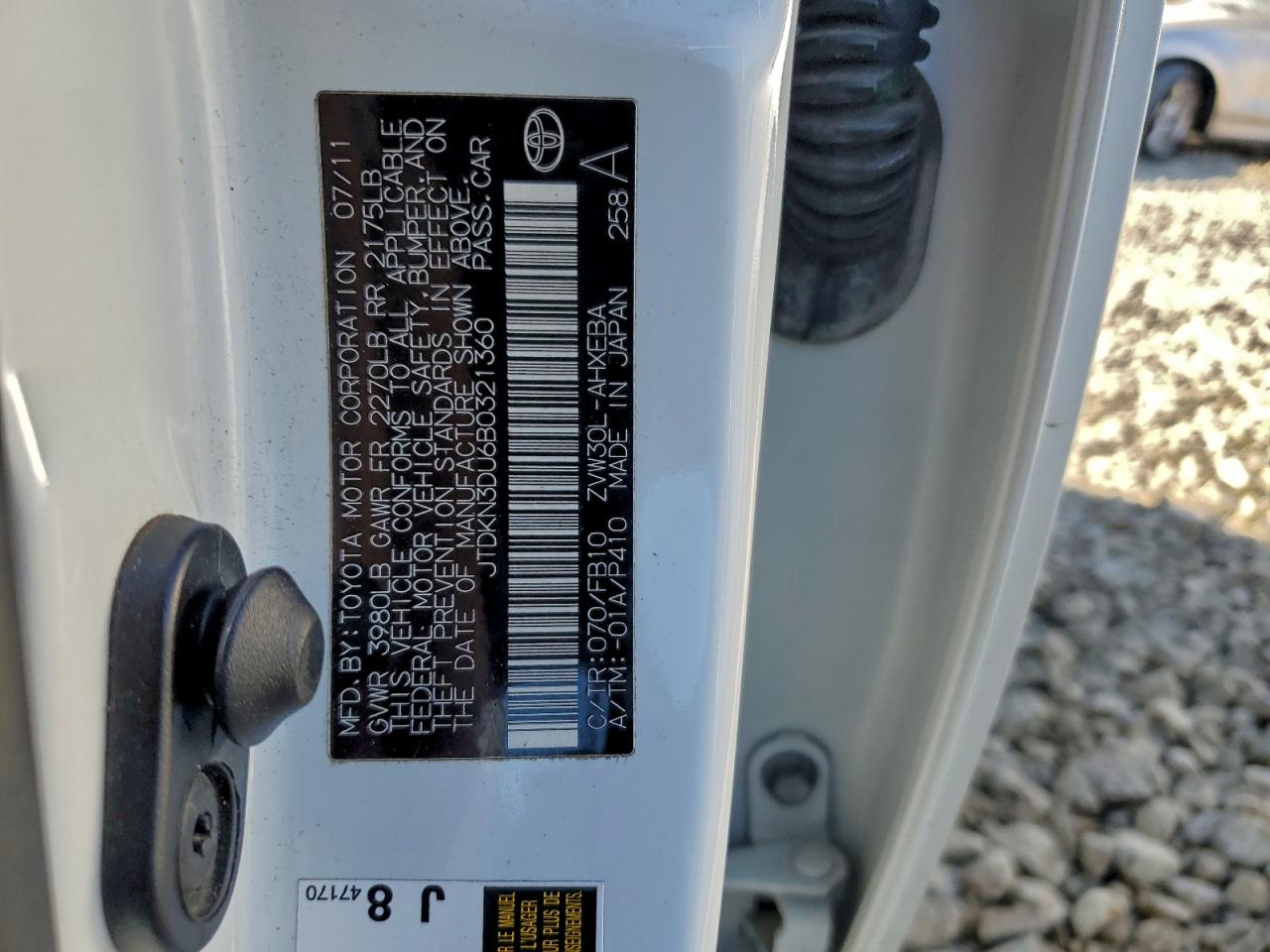 2011 TOYOTA PRIUS photo 12