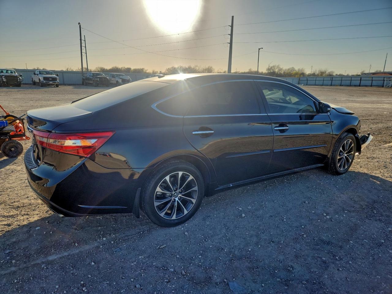 2016 TOYOTA AVALON XLE photo 3