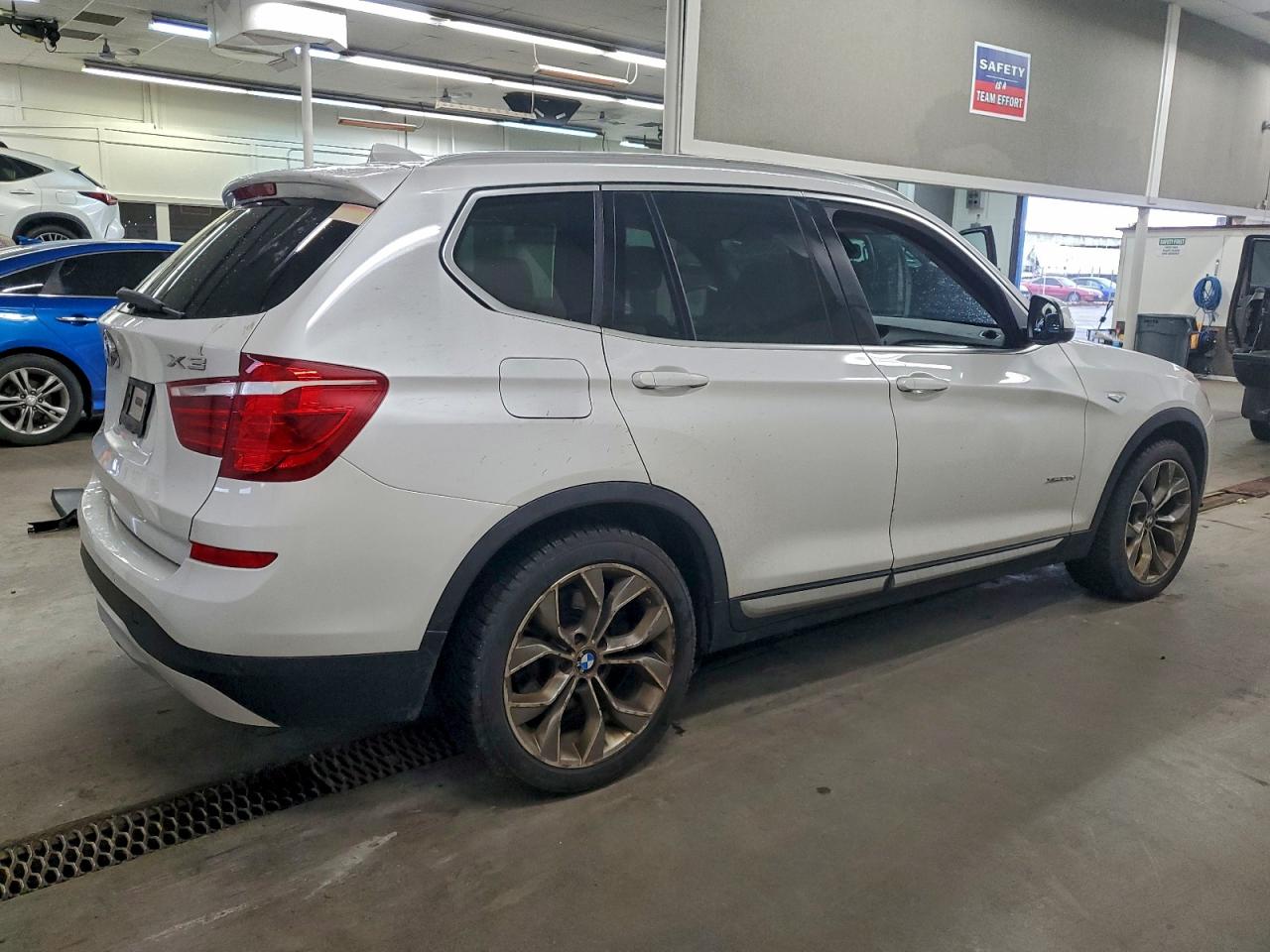 2015 BMW X3 XDRIVE28D photo 3