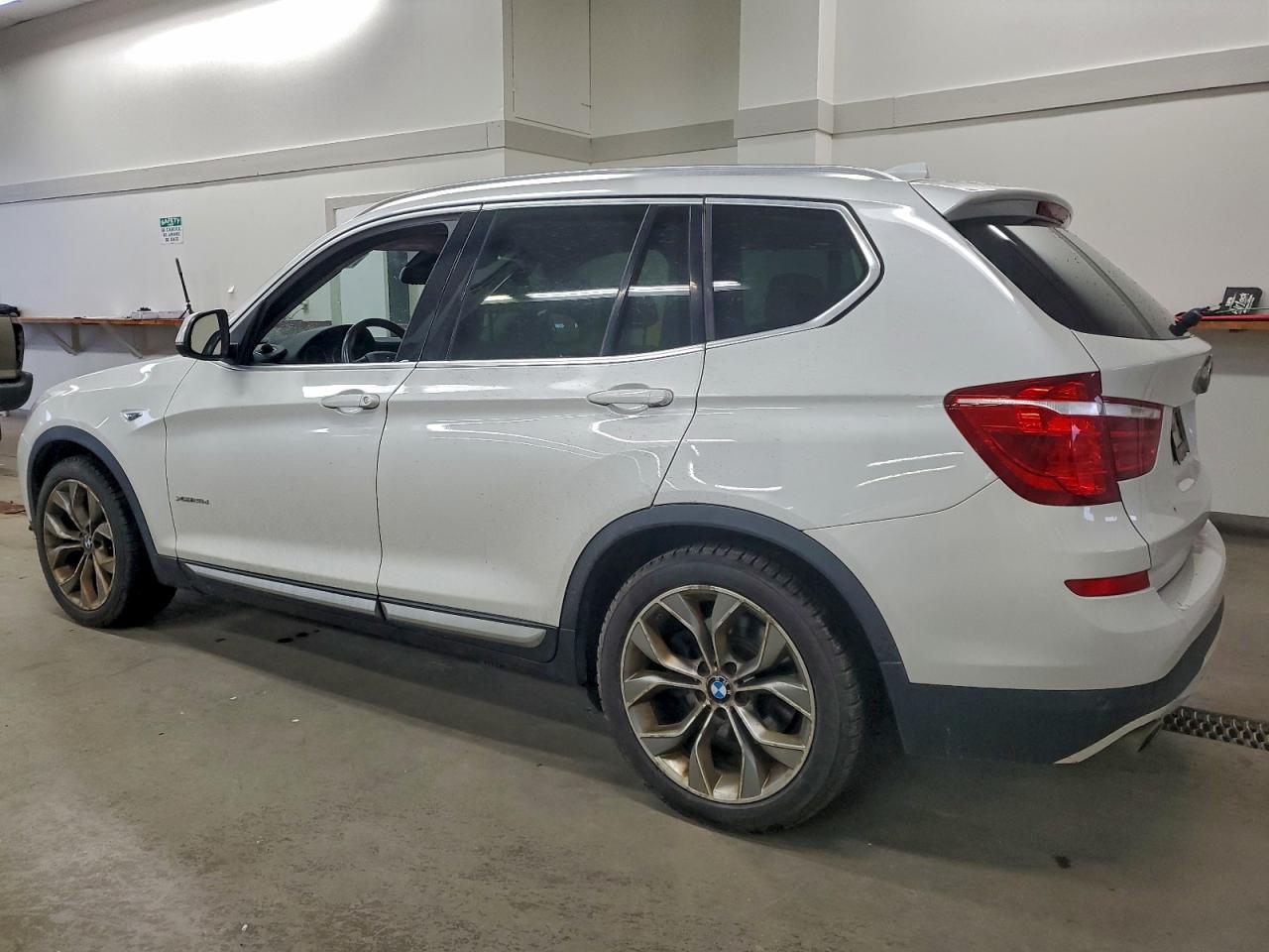 2015 BMW X3 XDRIVE28D photo 2