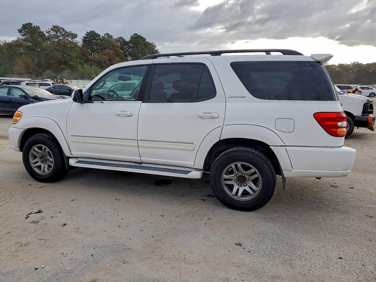 2004 TOYOTA SEQUOIA LIMITED photo 2