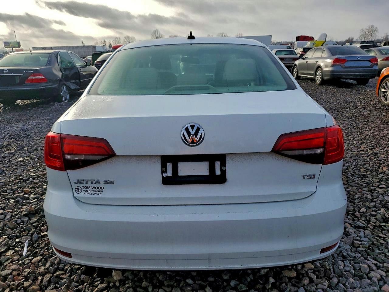 2017 VOLKSWAGEN JETTA SE photo 6