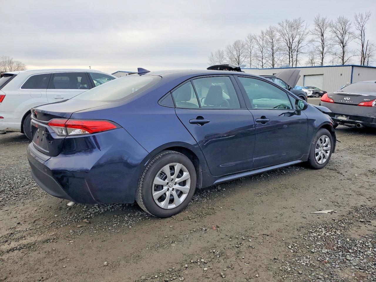 2025 TOYOTA COROLLA LE photo 3
