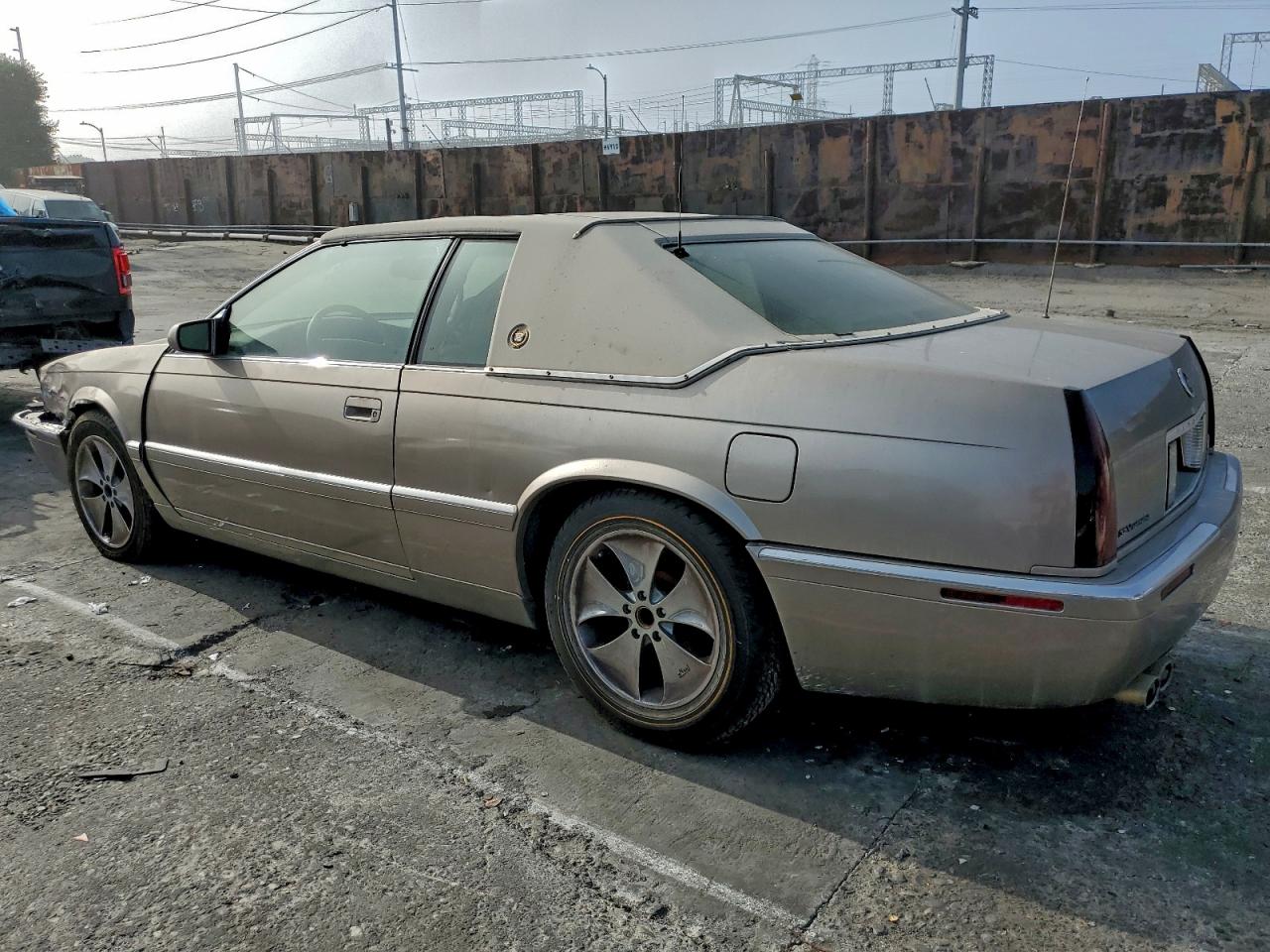 2001 CADILLAC ELDORADO ESC photo 2