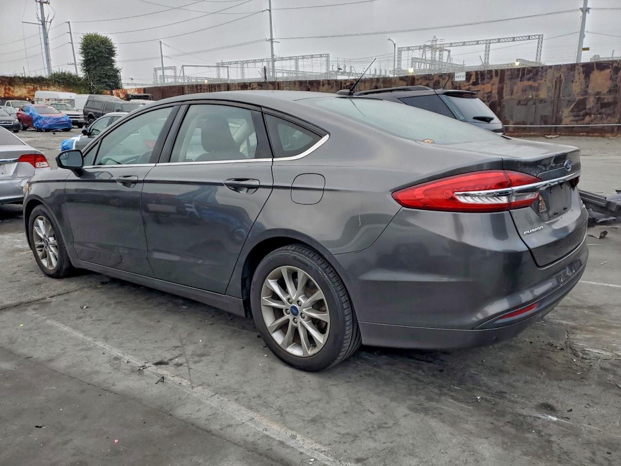 2017 FORD FUSION SE photo 2