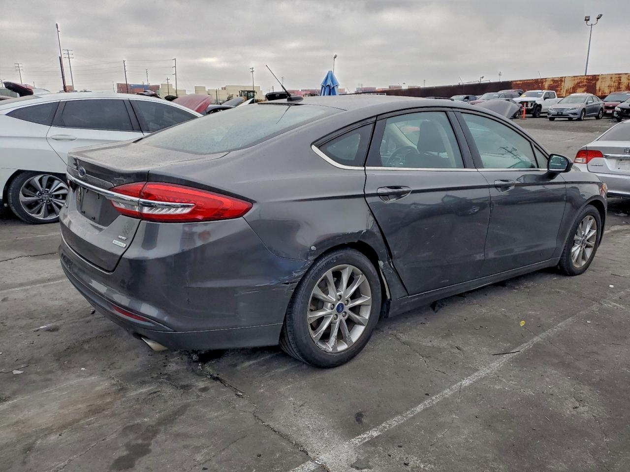 2017 FORD FUSION SE photo 3