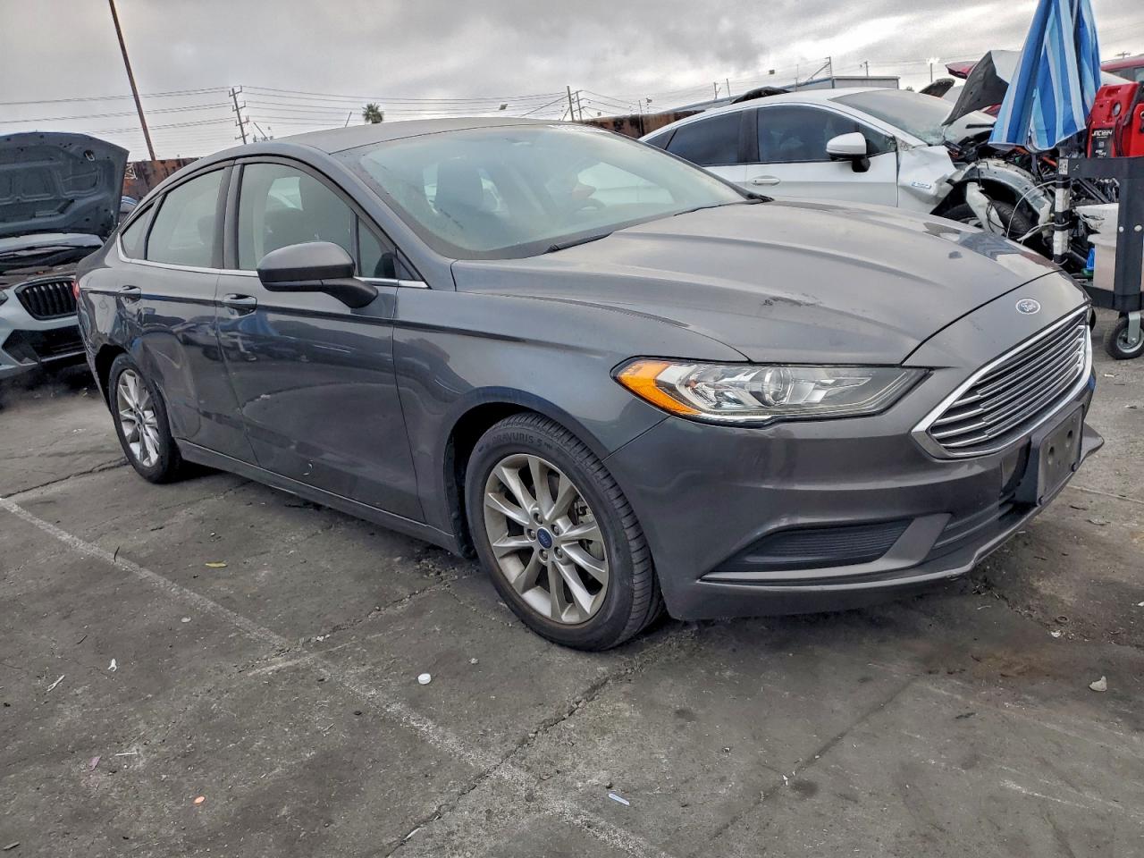 2017 FORD FUSION SE photo 4