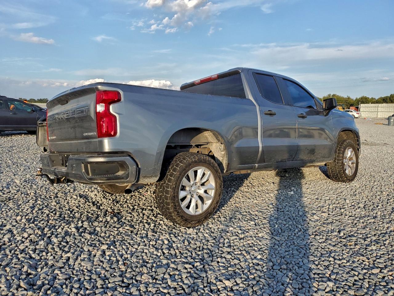 2021 CHEVROLET SILVERADO C1500 CUSTOM photo 3
