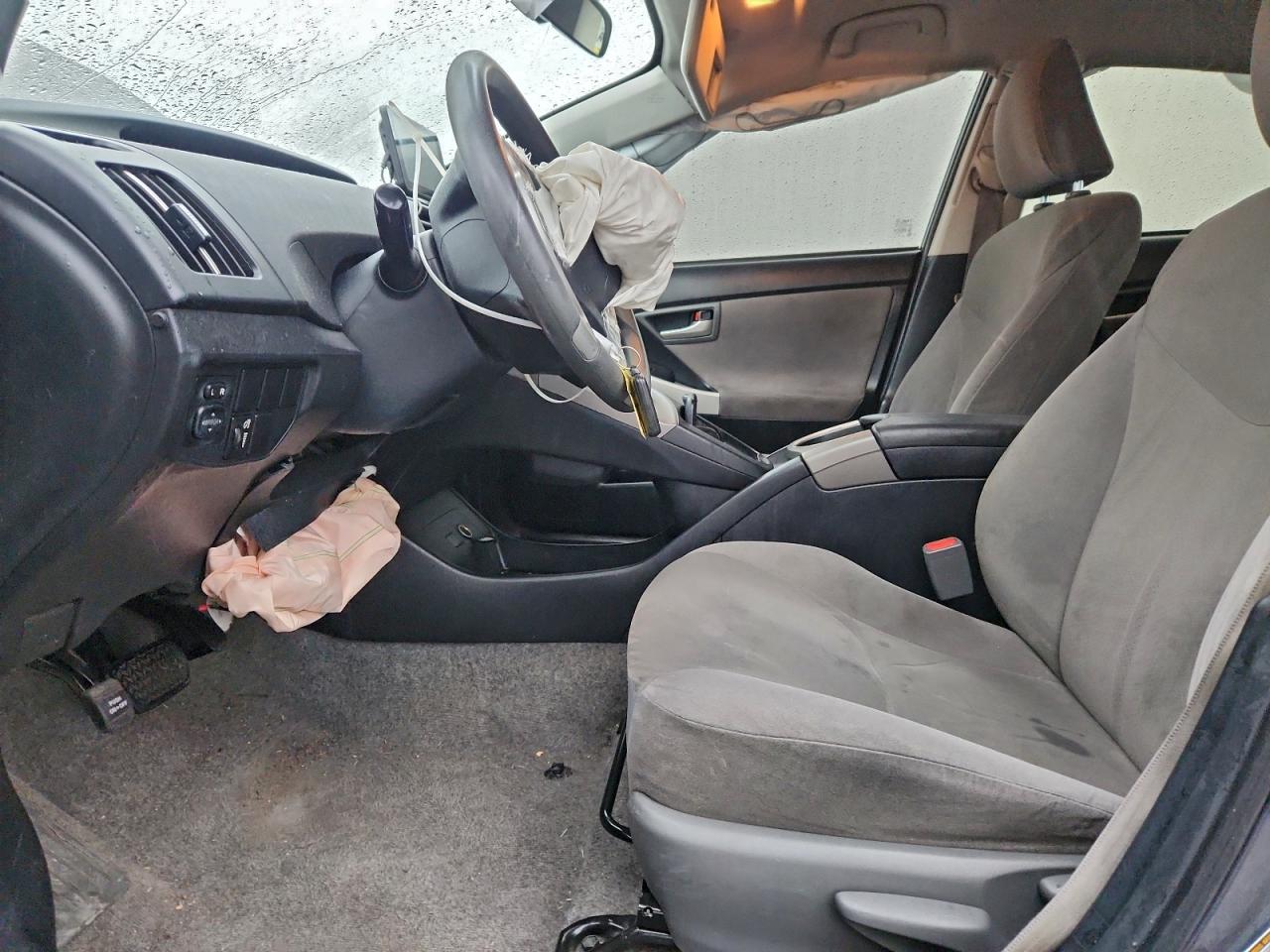 2014 TOYOTA PRIUS photo 7