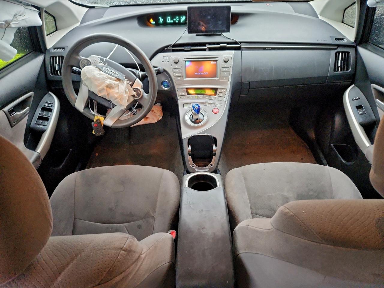 2014 TOYOTA PRIUS photo 8