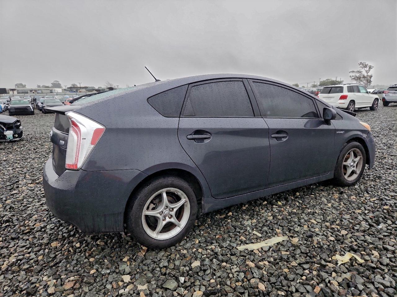 2014 TOYOTA PRIUS photo 3