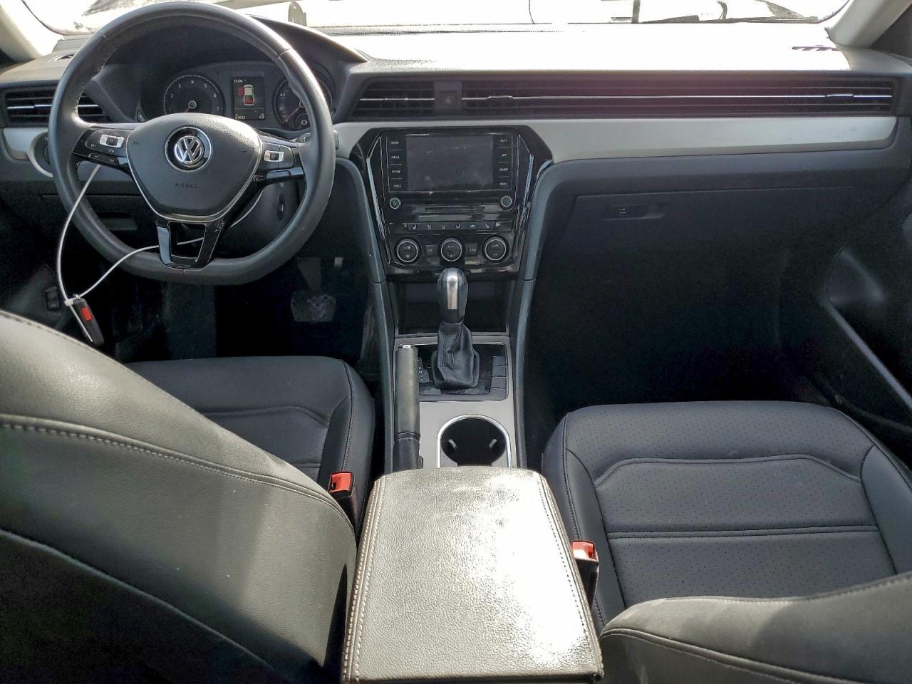 2021 VOLKSWAGEN PASSAT SE photo 8
