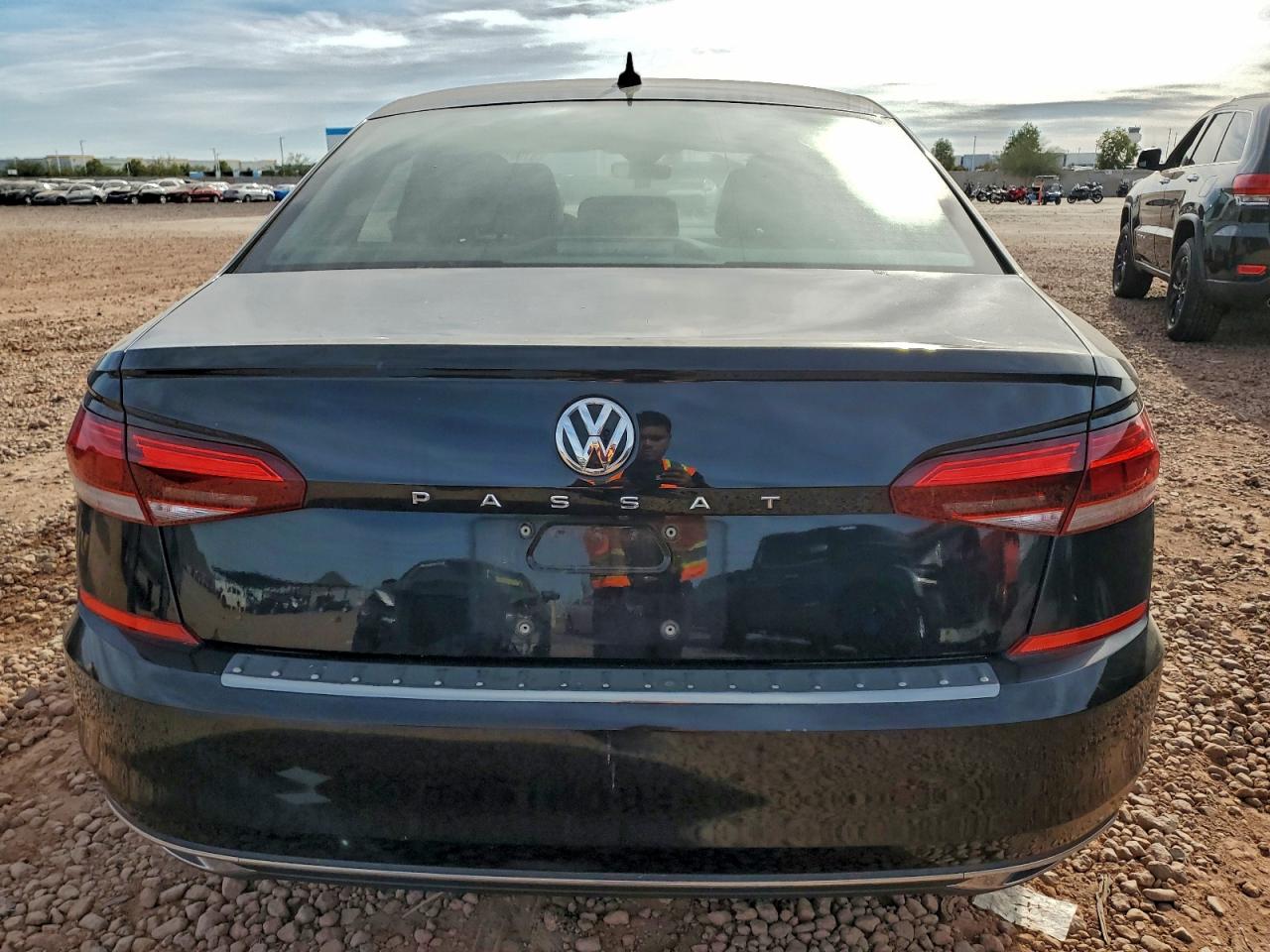 2021 VOLKSWAGEN PASSAT SE photo 6