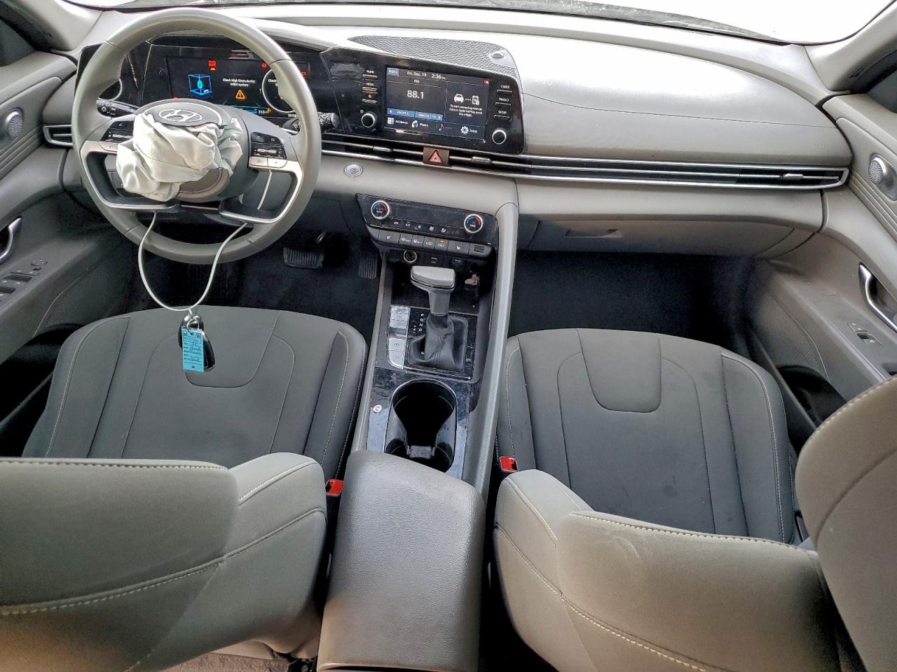 2022 HYUNDAI ELANTRA SEL photo 8