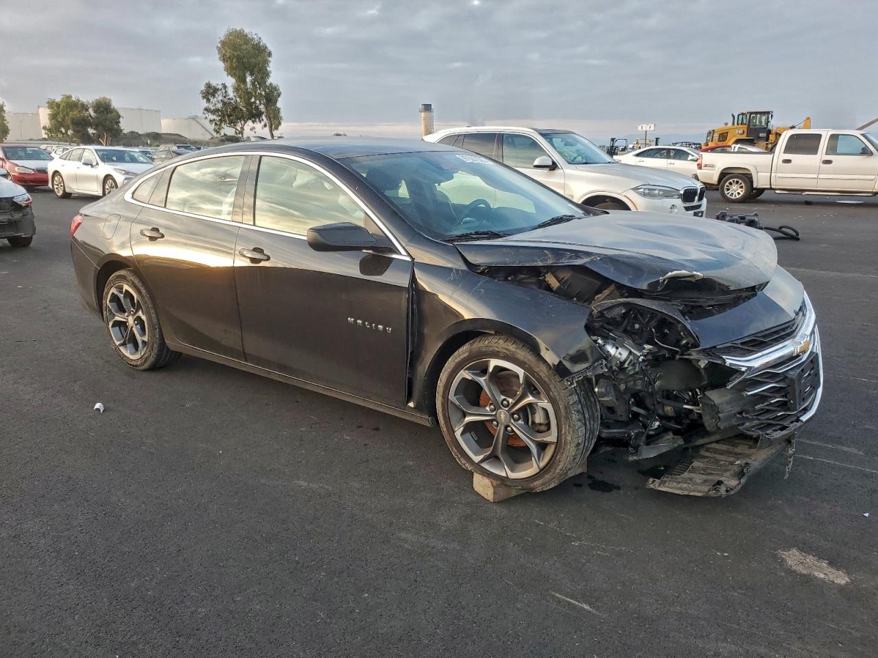 2023 CHEVROLET MALIBU LT photo 4