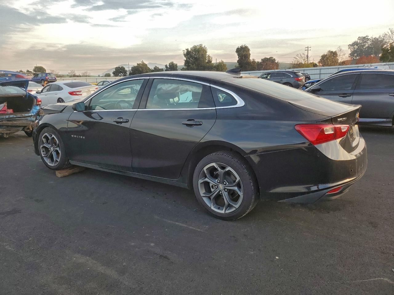 2023 CHEVROLET MALIBU LT photo 2