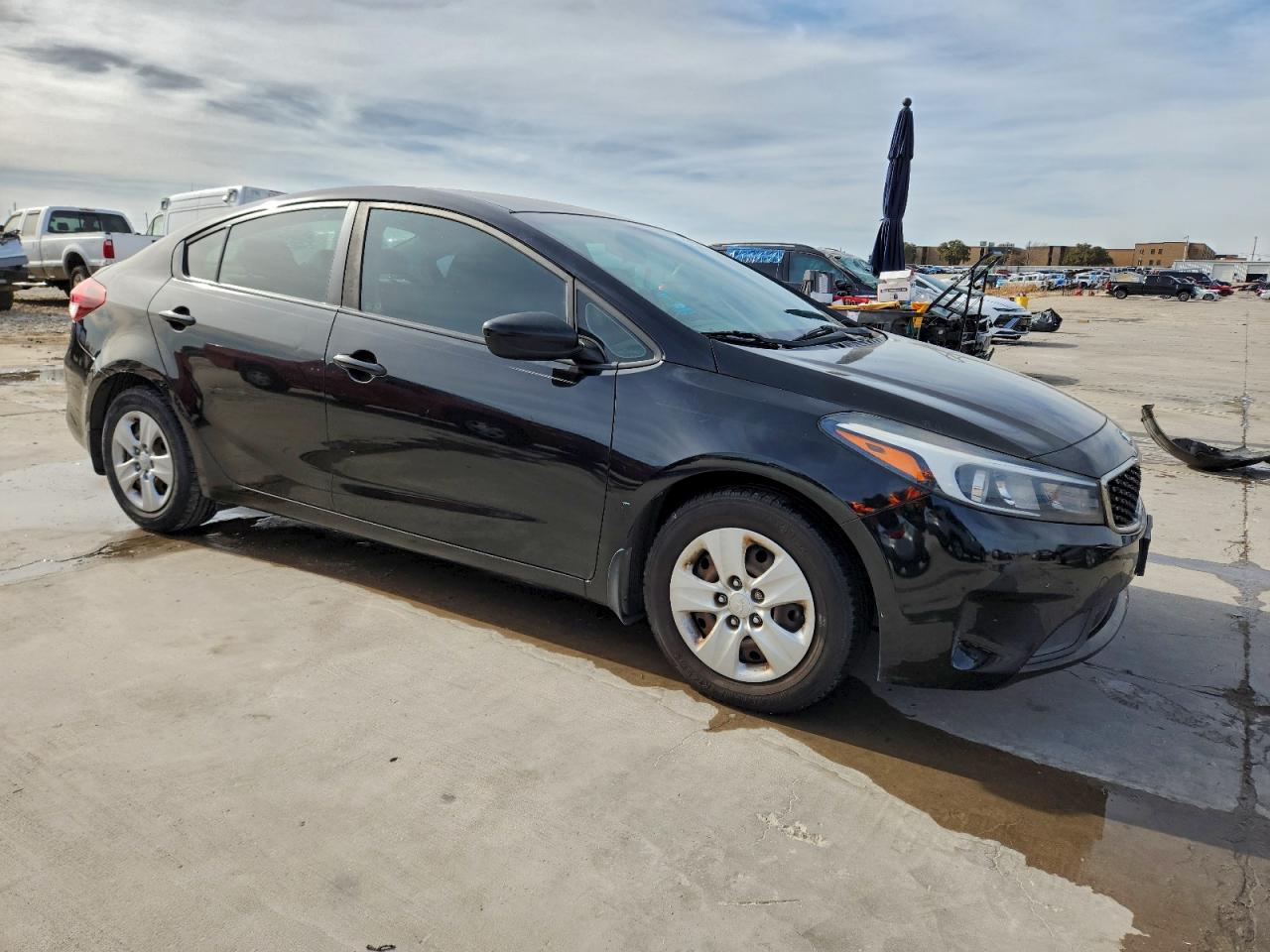 2017 KIA FORTE LX photo 4