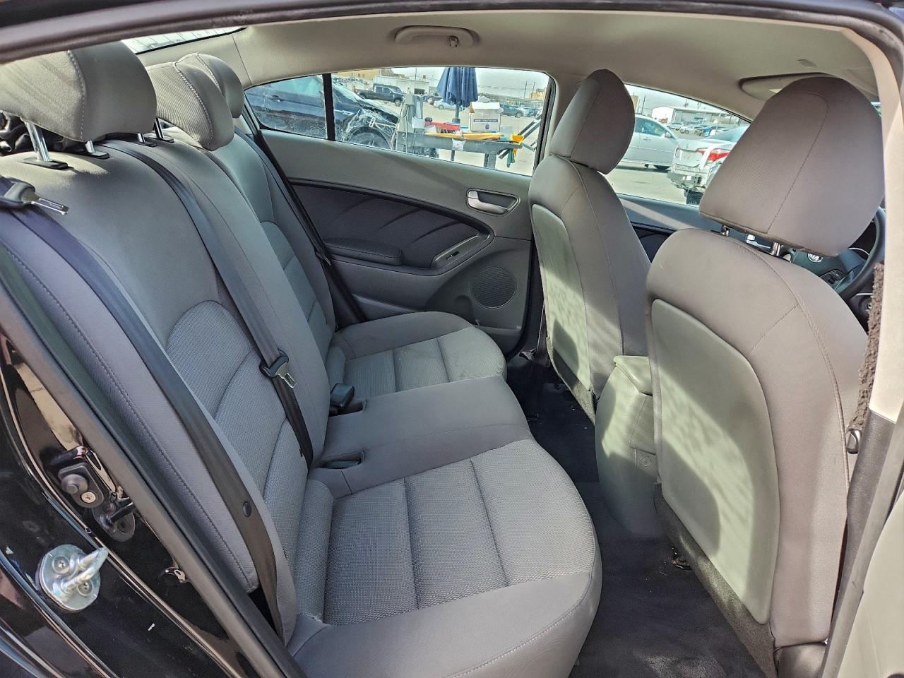 2017 KIA FORTE LX photo 10