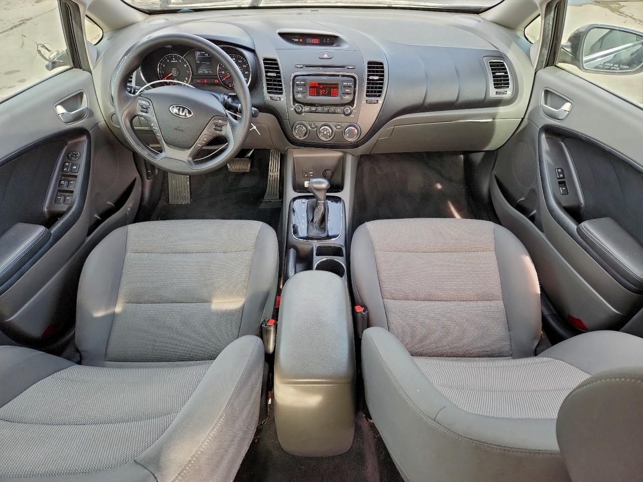 2017 KIA FORTE LX photo 8