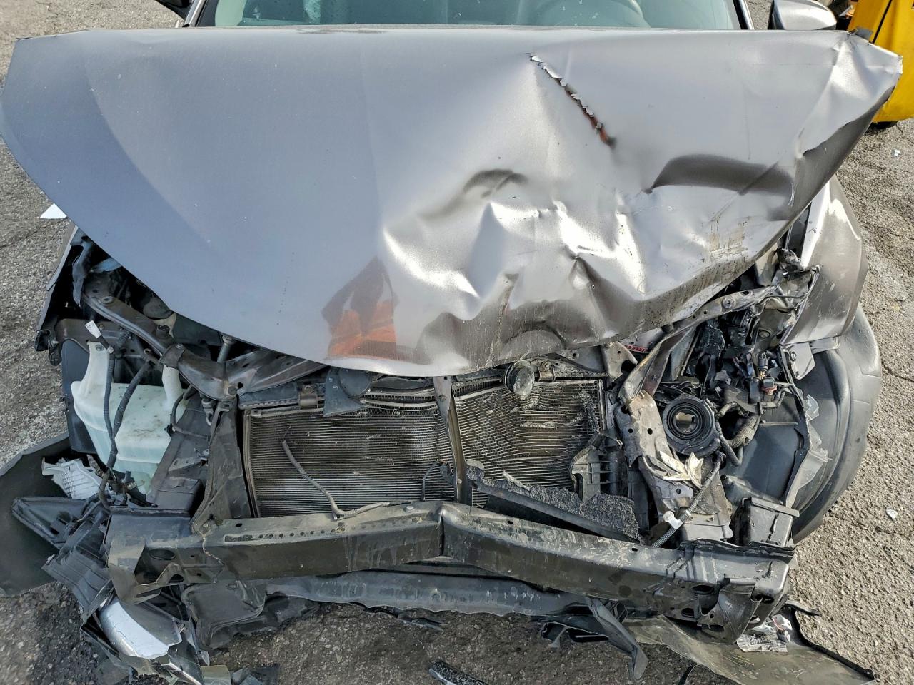 2016 TOYOTA CAMRY LE photo 11