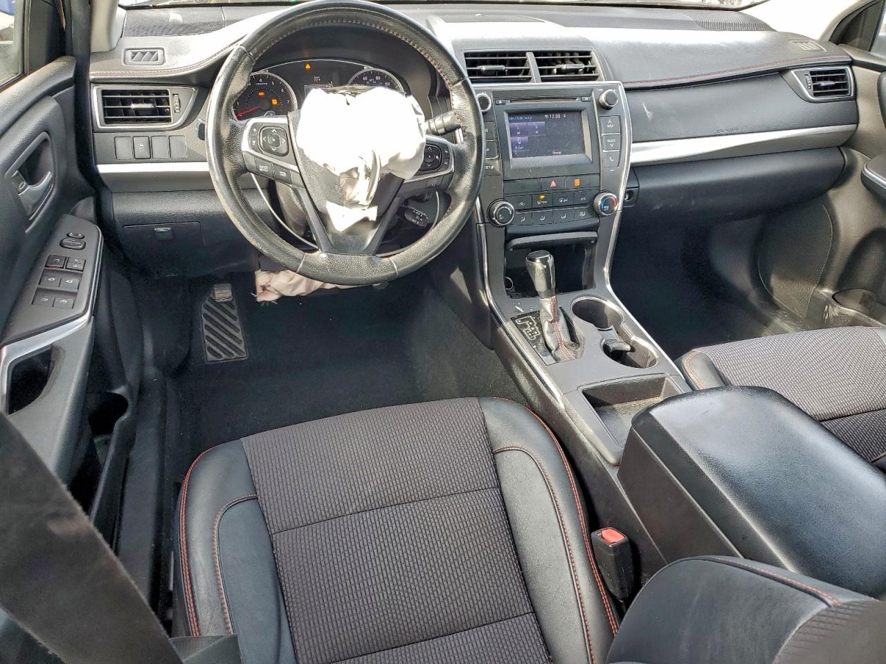 2016 TOYOTA CAMRY LE photo 8