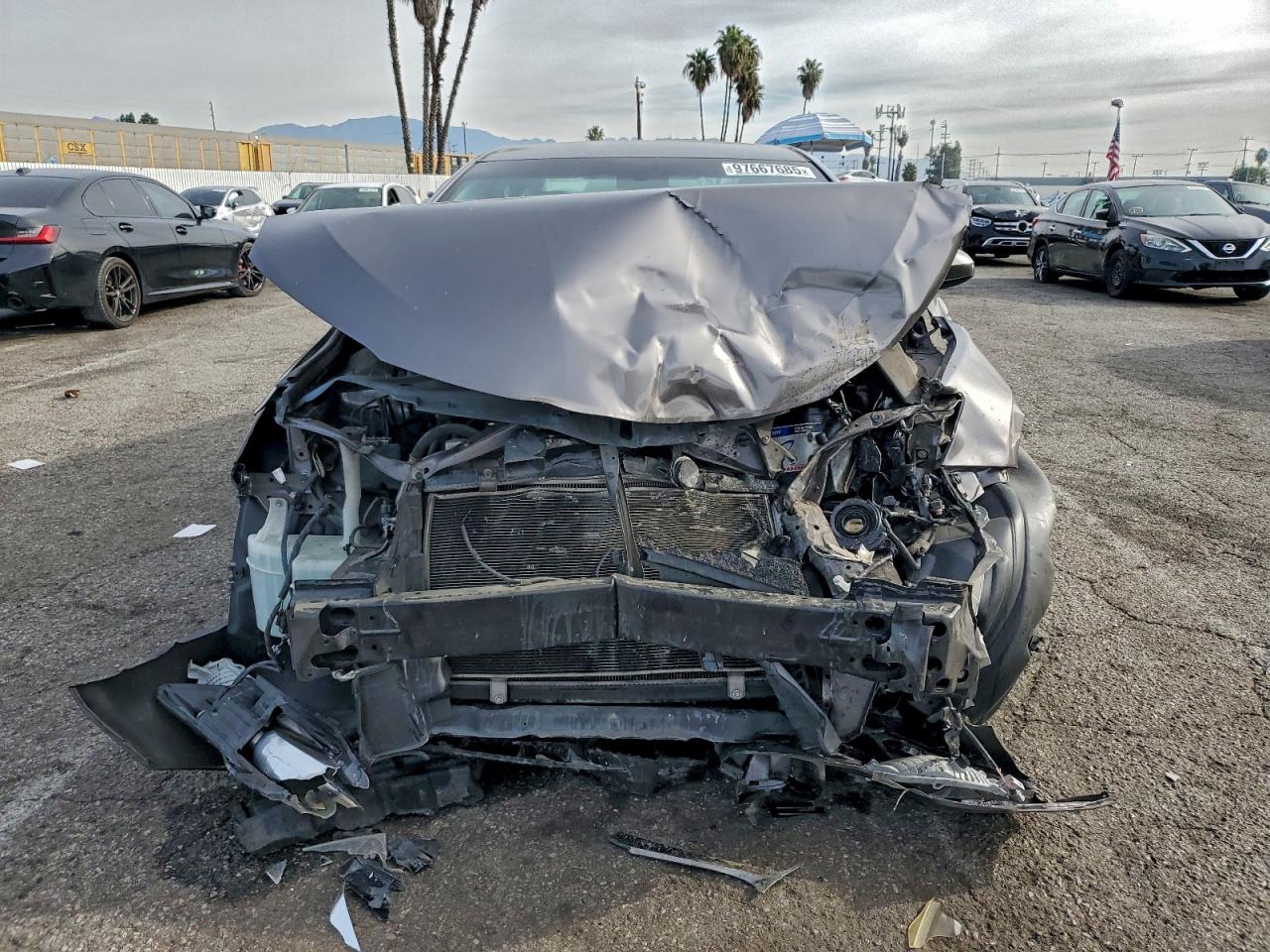 2016 TOYOTA CAMRY LE photo 5