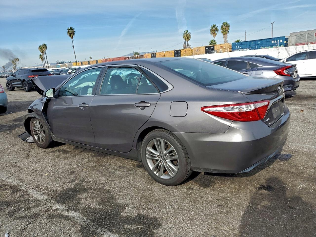 2016 TOYOTA CAMRY LE photo 2