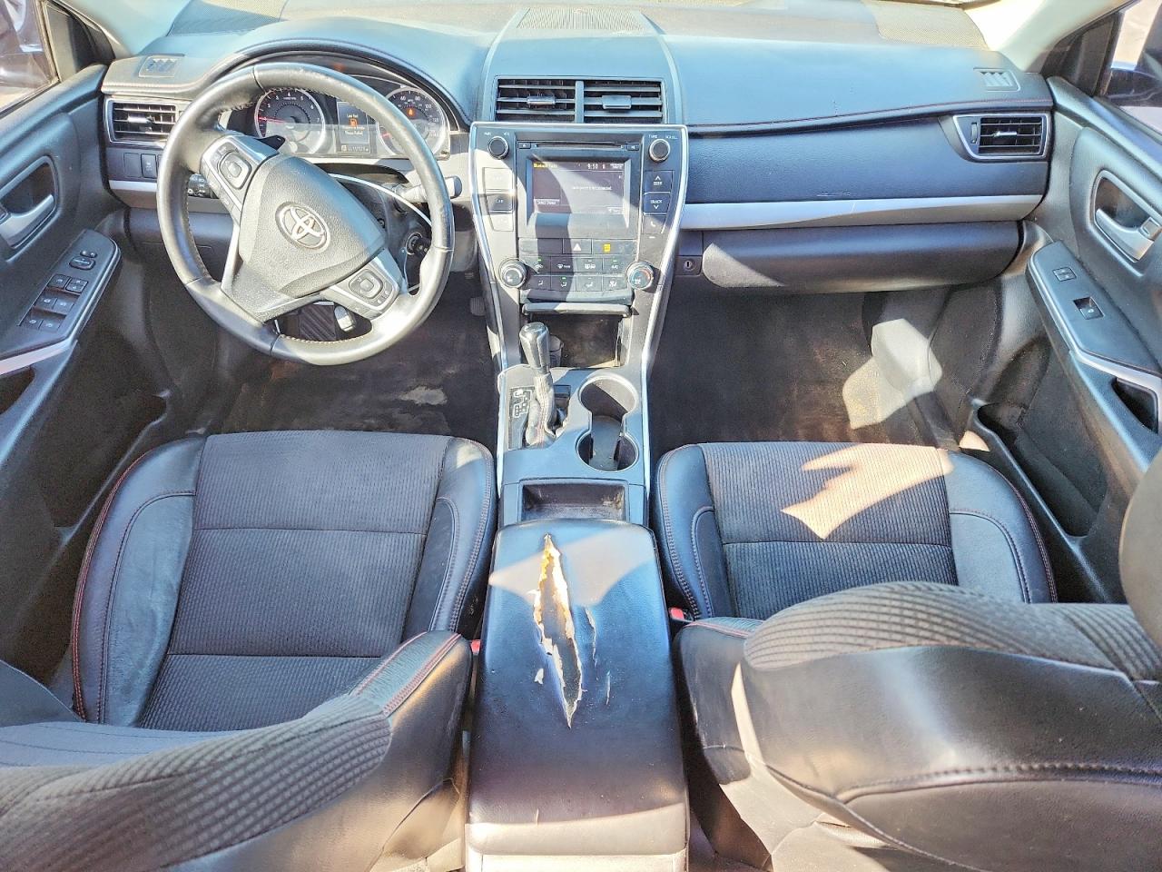 2017 TOYOTA CAMRY LE photo 8