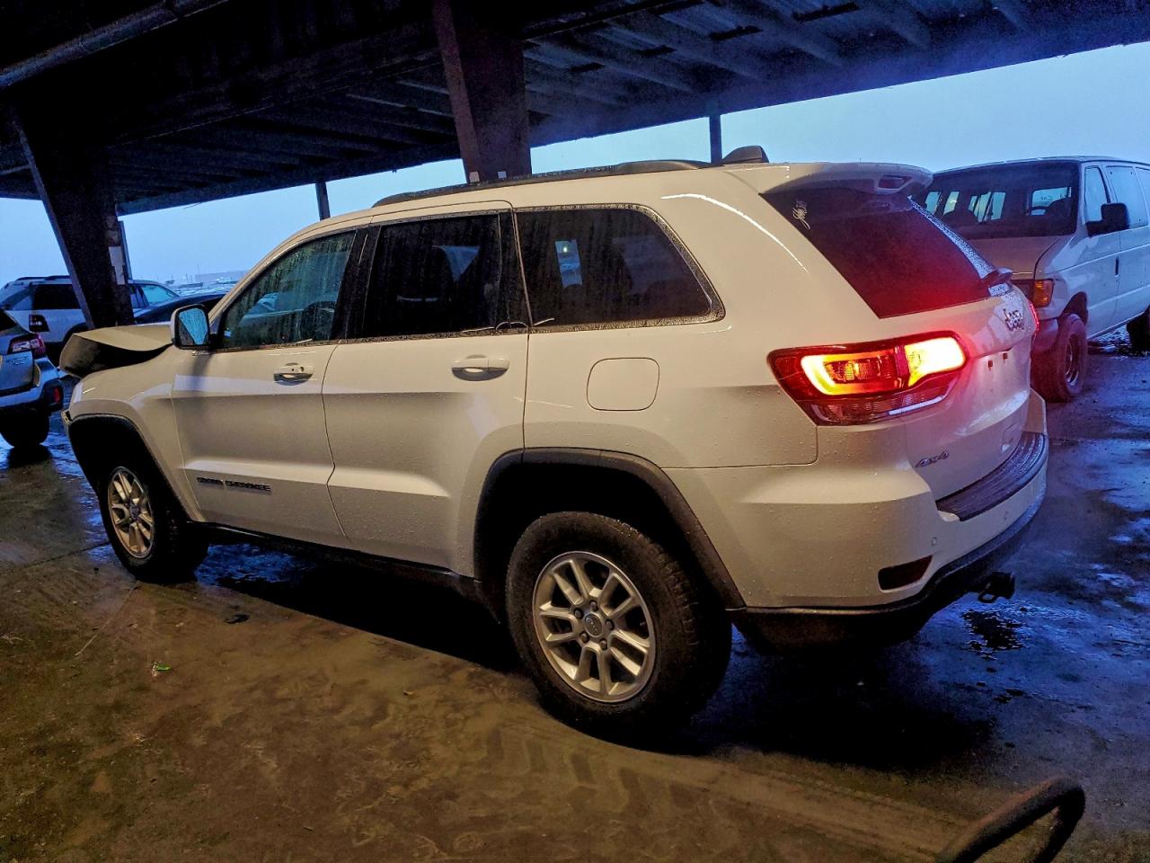 2020 JEEP GRAND CHEROKEE LAREDO photo 2