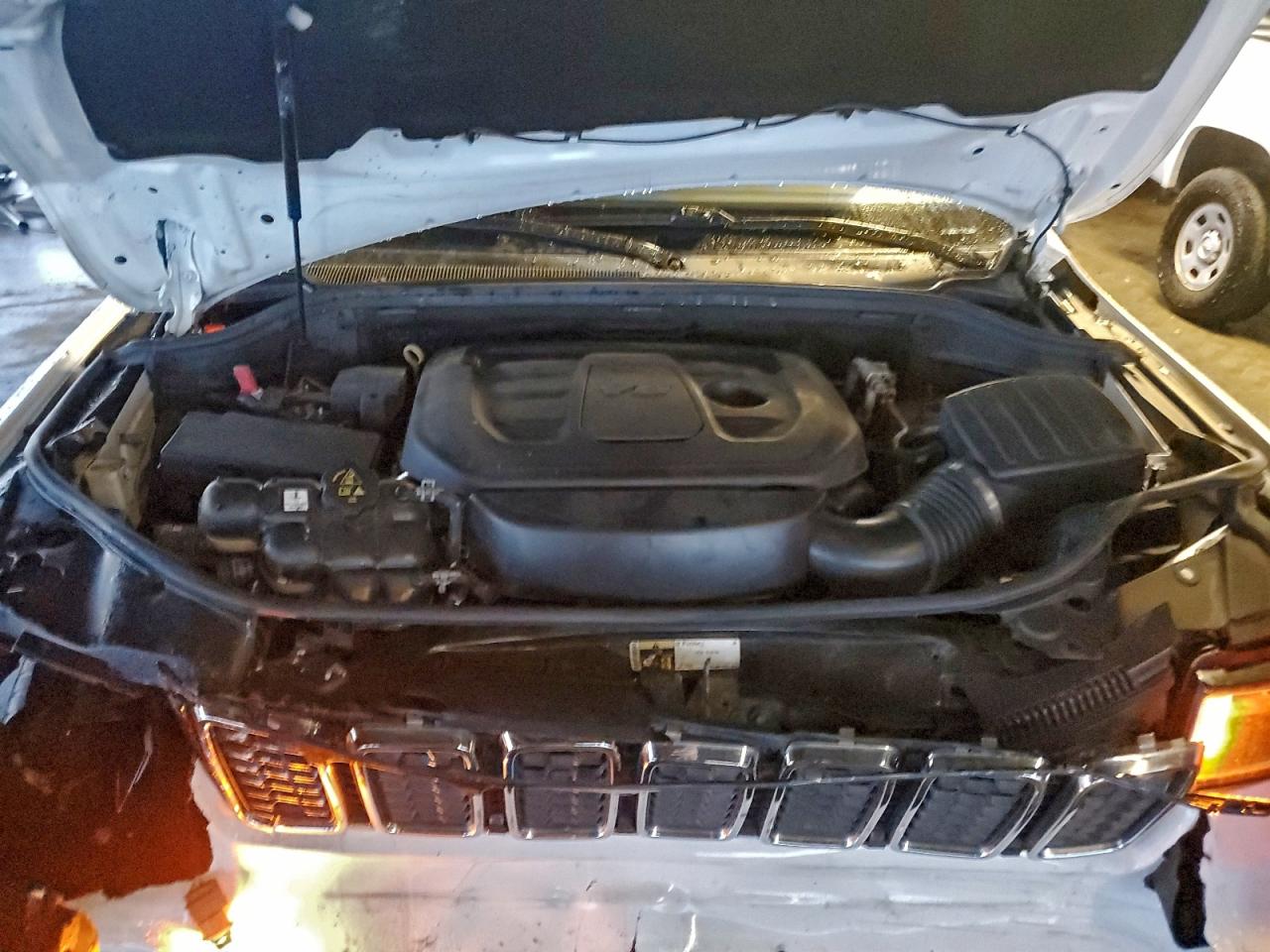 2020 JEEP GRAND CHEROKEE LAREDO photo 12